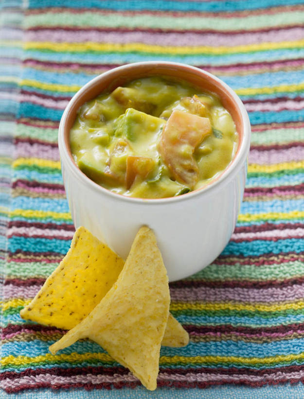 无人,竖图,俯视,室内,特写,白天,玉米,餐桌,桌子,蔬菜,水果,阴影,朦胧,模糊,新鲜,光线,棒子,布料,影子,玉蜀黍,调料,酱料,酱汁,佐料,调味品,调味料,布纹,酱,桌布,餐巾,台布,酪梨,鳄梨,有机食品,绿色食品,餐台,油梨,苞米,苞芦,薄片,苞谷,樟梨,包谷,大蜀黍,番麦,薏米包,玉高粱,玉麦,珍珠米,牛油果,彩图,高角度拍摄