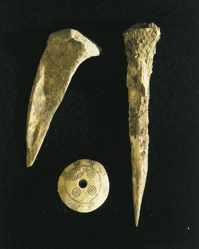 无人,竖图,特写,黑色背景,工具,骨头,历史,古代,三个,摄影,考古学,古代文明,彩图,影棚拍摄,石器时代,过去