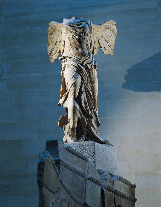 无人,竖图,室内,仰视,雕塑,艺术,长袍,雕像,历史,破坏,破损,古代,一个,摄影,宗教,单个,损坏,考古学,手艺,胜利女神,古希腊,古代文明,美术工艺,彩图,低角度拍摄,传统服装,过去