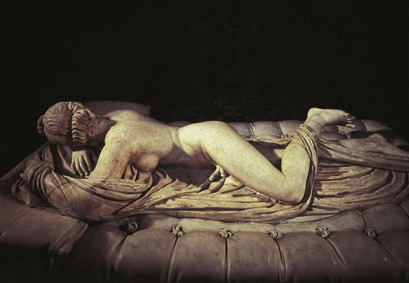 乳房,阴茎,裸体,无人,横图,室内,床,卧室,雕塑,长袍,雕像,大理石,古罗马,靠,靠着,趴着,摄影,希腊文化,古代文明,睡觉,彩图