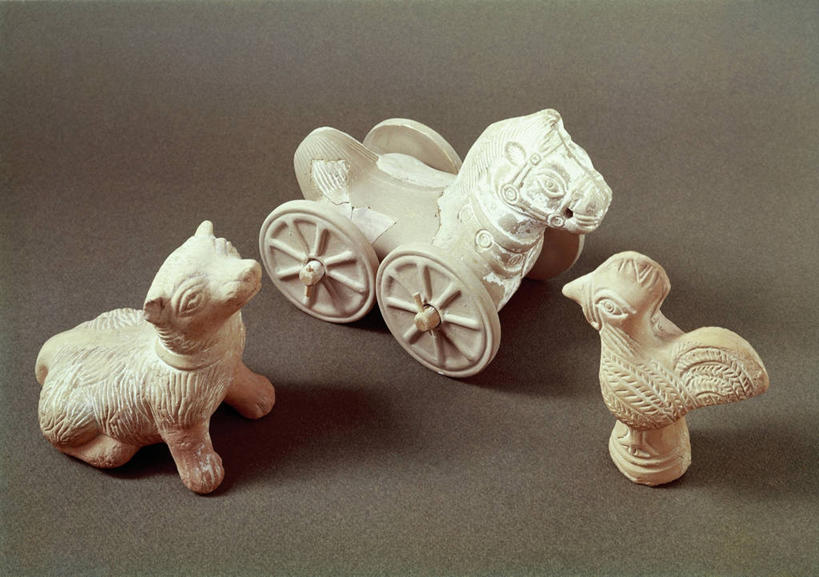 无人,横图,玩具,米色背景,艺术,历史,古罗马,三个,白色,财富,摄影,简单,古代文明,美术工艺,彩图,影棚拍摄