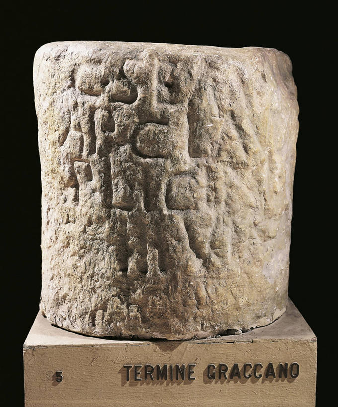 无人,竖图,雕塑,黑色背景,历史,古罗马,古代,一个,摄影,单个,圆柱体,拉丁文,美术工艺,彩图,影棚拍摄,法律,雕刻术,立法