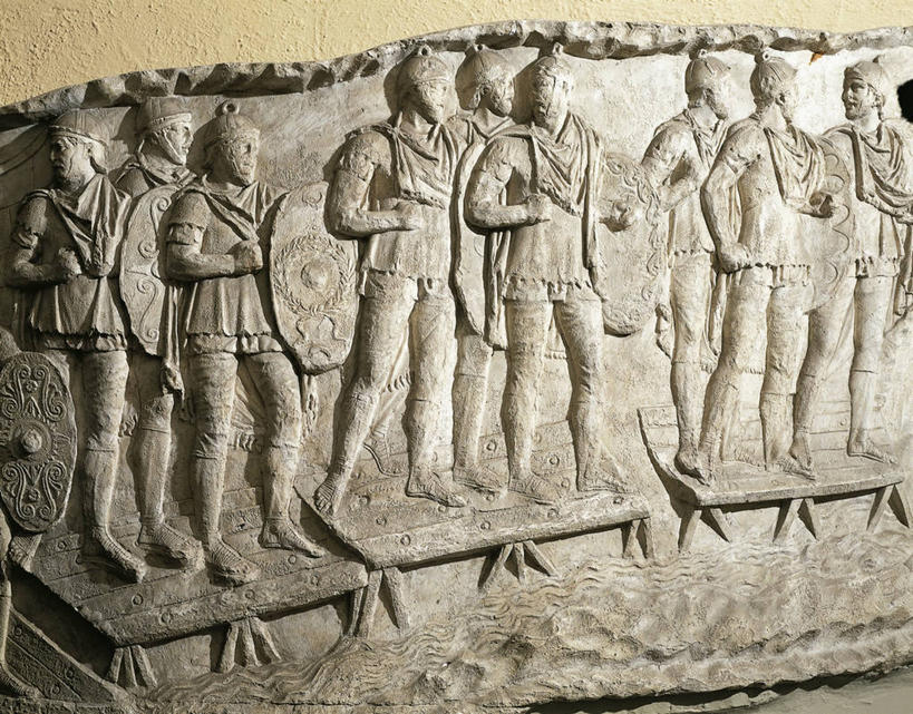 无人,站,横图,室内,雕塑,士兵,勾,挽,艺术,并排,标志,符号,桥,历史,标识,古罗马,一个,勾着,摄影,单个,手艺,挽着,性别符号,古代文明,美术工艺,彩图,浅浮雕,男性符号