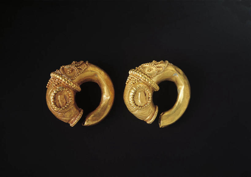 无人,横图,特写,珠宝,意大利,黑色背景,一对,两个,摄影,耳饰,古代文明,美术工艺,彩图,影棚拍摄