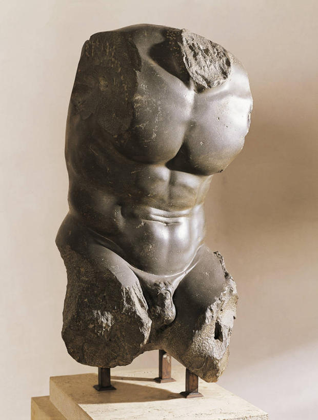 无人,竖图,雕塑,米色背景,艺术,破坏,古罗马,破损,躯干,摄影,部分,损坏,手艺,古代文明,玄武岩,美术工艺,彩图,影棚拍摄