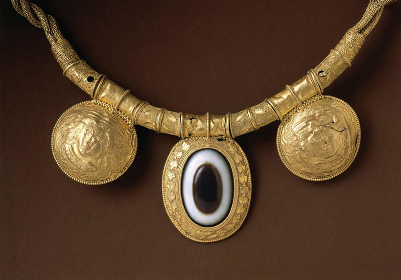 无人,横图,特写,正面,项链,珠宝,意大利,历史,古罗马,古代,一个,摄影,褐色背景,单个,部分,古代文明,翁布里亚大区,项坠,美术工艺,彩图,影棚拍摄,托迪,过去