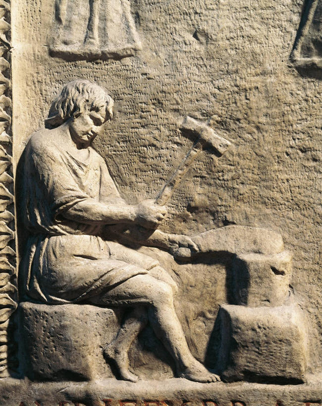 无人,坐,竖图,特写,正面,雕塑,标志,锤子,符号,拿着,历史,标识,古罗马,古代,工人,一个,职业,赤脚,摄影,单个,部分,珠宝商,肖像,性别符号,古代文明,美术工艺,员工,彩图,影棚拍摄,浅浮雕,匠人,劳动者,体力工,男性符号,过去