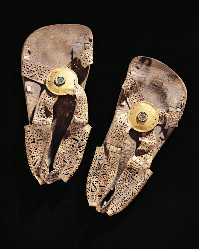 无人,竖图,特写,凉鞋,时尚,秘鲁,黑色背景,皮革,一对,两个,衣服,摄影,将军,美术工艺,彩图,影棚拍摄