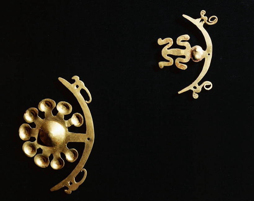 无人,横图,特写,珠宝,厄瓜多尔,黑色背景,花,两个,摄影,项坠,美术工艺,彩图,影棚拍摄