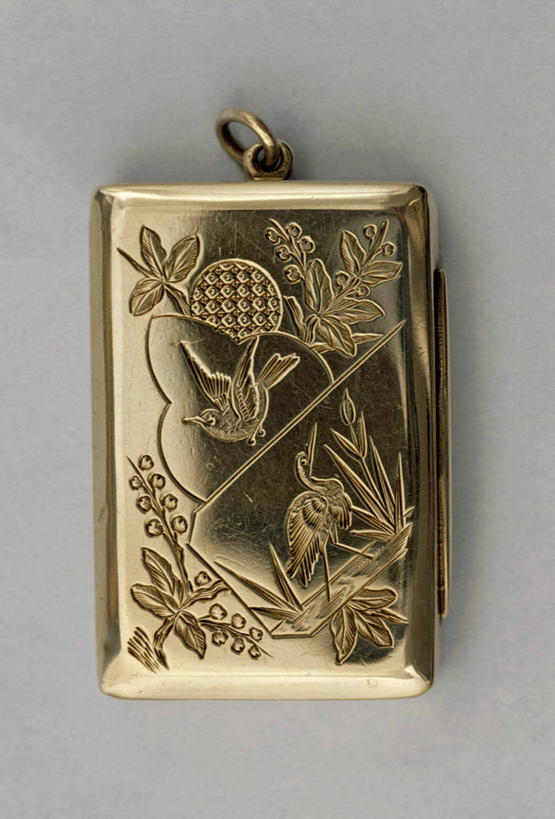 无人,竖图,俯视,白色背景,银,花纹,装饰,金属,鸟类,历史,盒子,古代,一个,容器,香水,财富,摄影,单个,古董,考古学,华贵,美术工艺,彩图,高角度拍摄,影棚拍摄,雕刻术