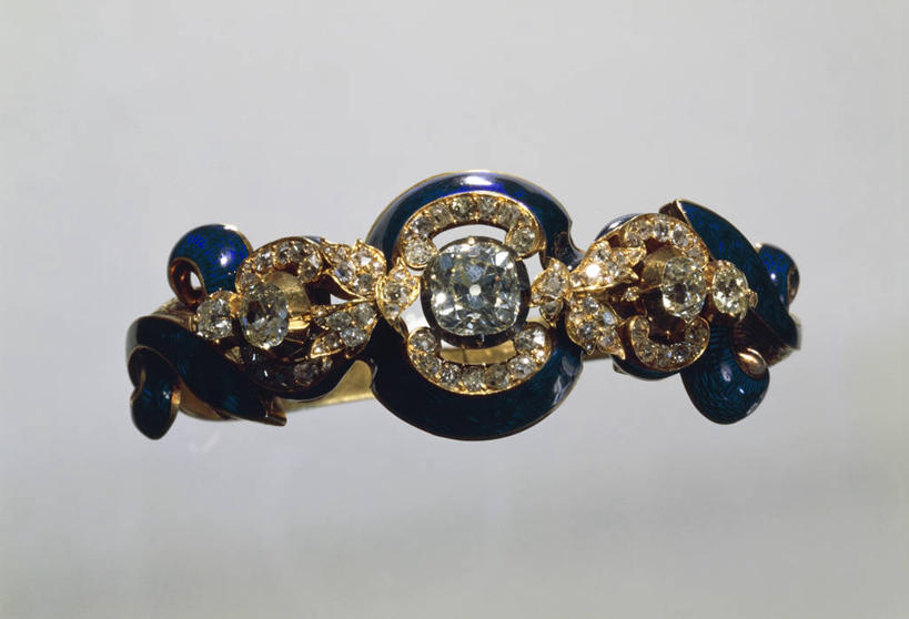 无人,横图,珐琅,珠宝,灰色背景,装饰,光线,金属,光芒,历史,钻石,黄金,古代,一个,灰色,财富,摄影,手镯,单个,古董,胸针,考古学,华贵,扣环,美术工艺,彩图,影棚拍摄