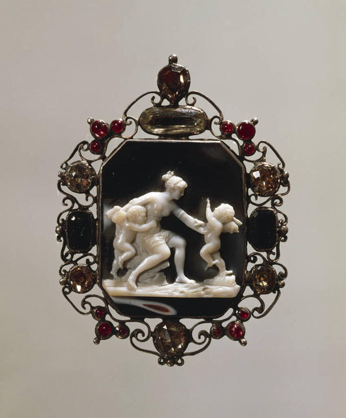 无人,竖图,珠宝,天使,灰色背景,一个,灰色,财富,摄影,单个,18世纪,红宝石,美术工艺,彩图,影棚拍摄,浮雕宝石