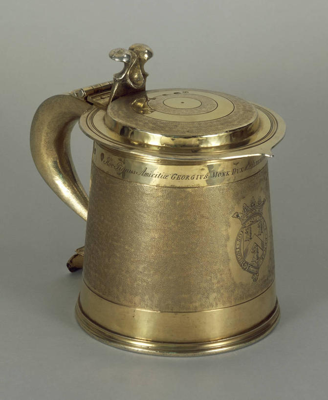 无人,竖图,灰色背景,水壶,一个,灰色,财富,摄影,单个,简单,盾形徽章,美术工艺,彩图,影棚拍摄,雕刻术