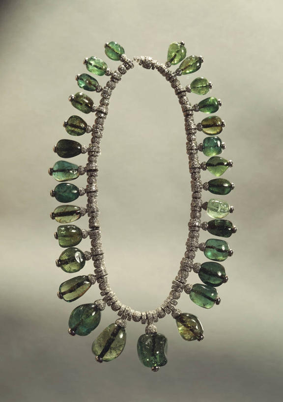 无人,竖图,特写,爱情,奢侈,项链,珠宝,白金,灰色背景,金属,钻石,一个,灰色,摄影,单个,昂贵,贵重,坚定,信念,贵金属,约定,宝贵,祖母绿,美术工艺,铂金,彩图,影棚拍摄