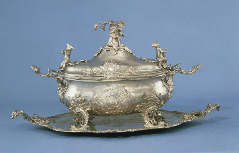 无人,横图,特写,蓝色背景,光线,光芒,餐盘,汤碗,两个,摄影,18世纪,美术工艺,彩图,影棚拍摄