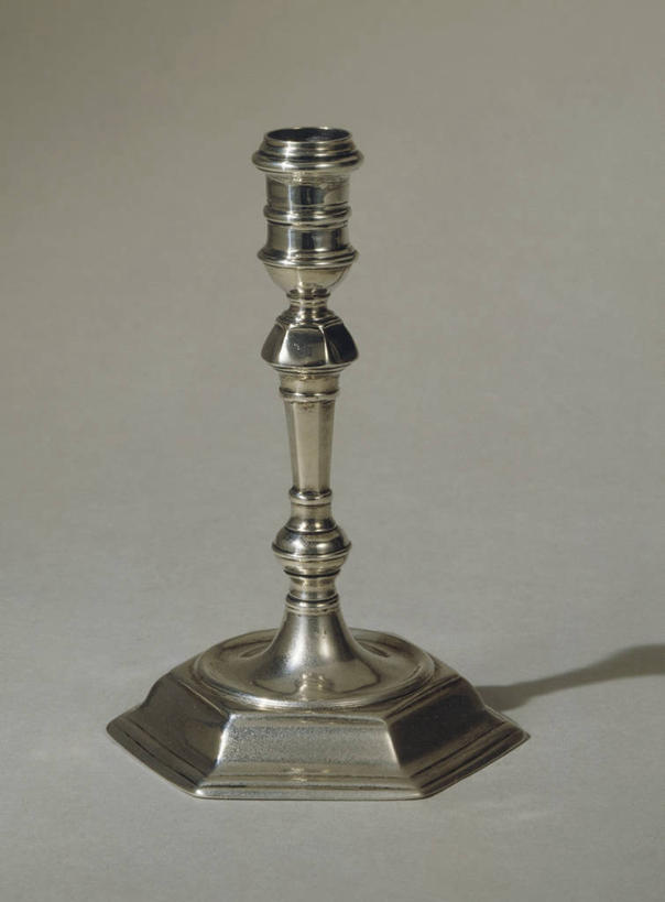 无人,竖图,特写,灰色背景,光线,烛台,光芒,一个,灰色,摄影,单个,18世纪,美术工艺,彩图,影棚拍摄