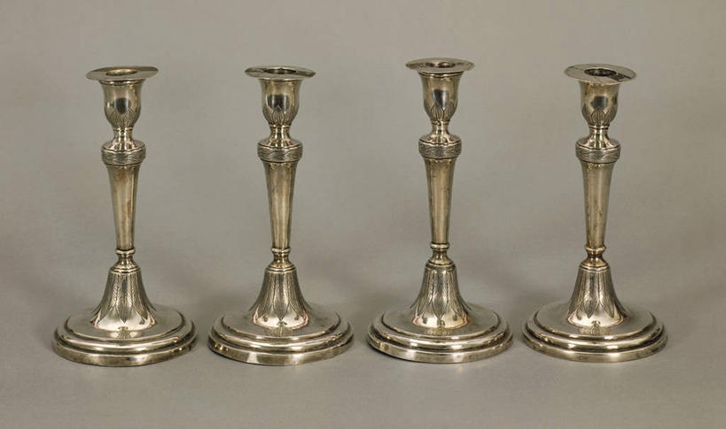 无人,横图,特写,重复,一排,灰色背景,整齐,烛台,排列,灰色,四个,摄影,队列,美术工艺,彩图,影棚拍摄