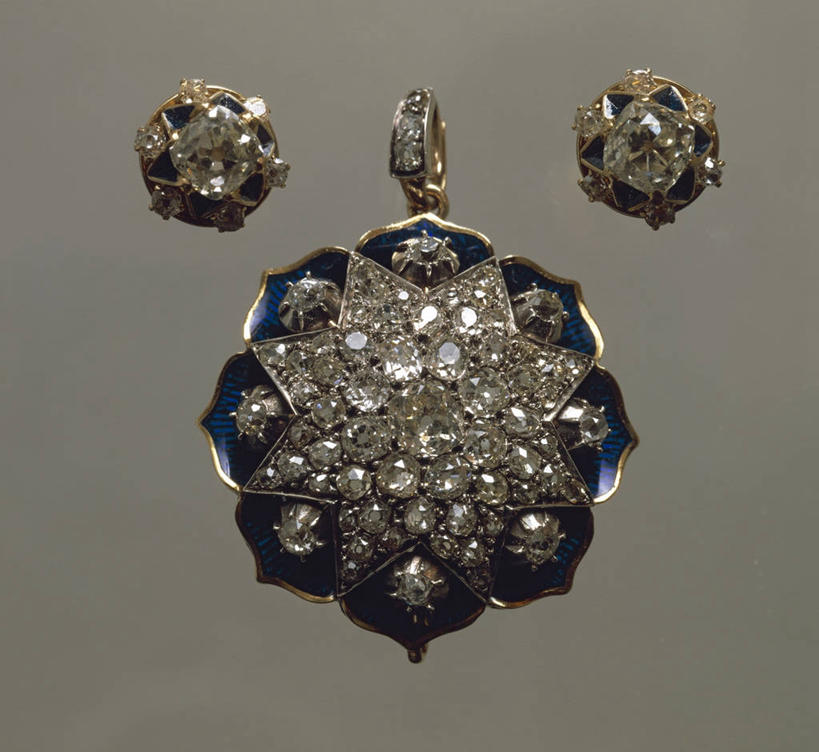 无人,横图,珐琅,钻石,三个,蓝色,摄影,古董,华贵,18世纪,耳饰,项坠,美术工艺,彩图,影棚拍摄