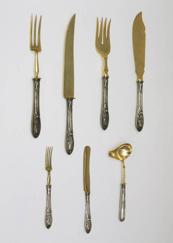 无人,竖图,俯视,餐具,灰色背景,装饰,叉,历史,灰色,汤匙,摄影,古董,餐刀,美术工艺,烹调用具,彩图,高角度拍摄,影棚拍摄