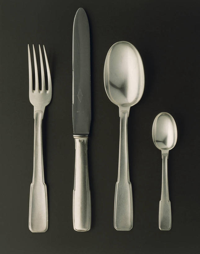 无人,竖图,俯视,餐具,银,灰色背景,装饰,并排,光线,金属,叉,光芒,历史,灰色,汤匙,四个,摄影,餐刀,彩图,高角度拍摄,影棚拍摄,茶匙