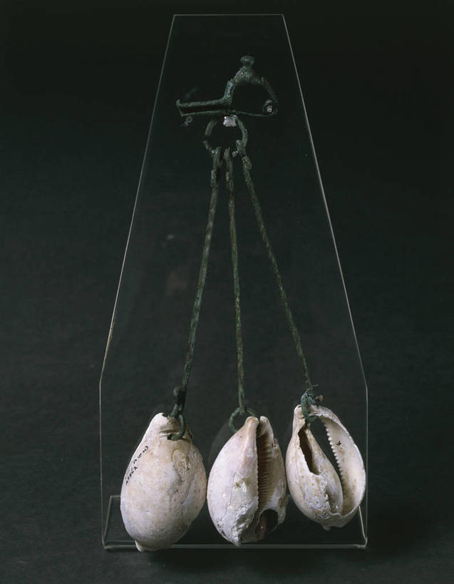 无人,竖图,黑色背景,人体,摄影,腓骨,项坠,美术工艺,彩图,影棚拍摄