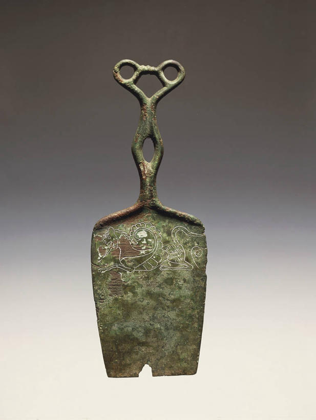 无人,竖图,特写,灰色背景,铲子,历史,一个,绿色,灰色,摄影,单个,考古学,创造力,简单,青铜,古代文明,想法,美术工艺,彩图,影棚拍摄,雕刻术,铜绿