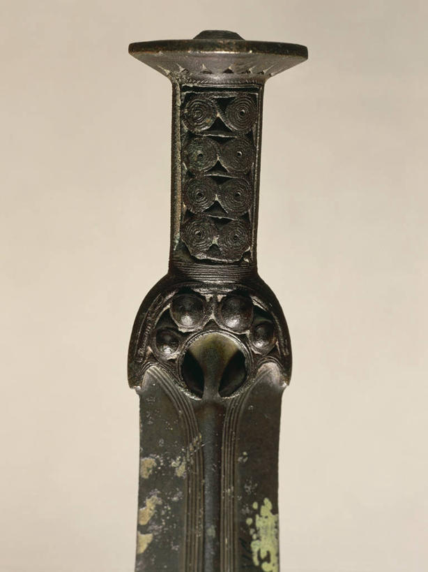 无人,竖图,特写,灰色背景,一个,灰色,刀,摄影,单个,部分,青铜,史前时代,彩图,影棚拍摄,匕首