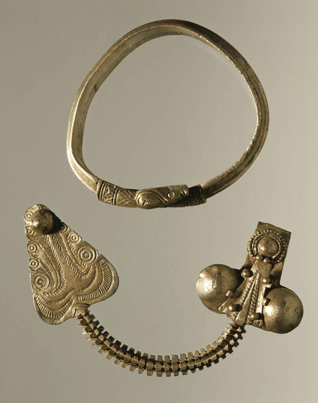 无人,横图,竖图,静物,项链,珠宝,米色背景,两个,人体,摄影,腓骨,古代文明,美术工艺,彩图,影棚拍摄