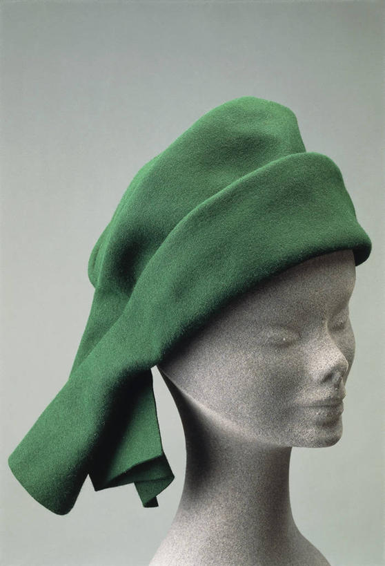 无人,竖图,时尚,帽子,纺织品,灰色背景,人造模特,两个,绿色,灰色,摄影,高雅,简单,彩图,影棚拍摄