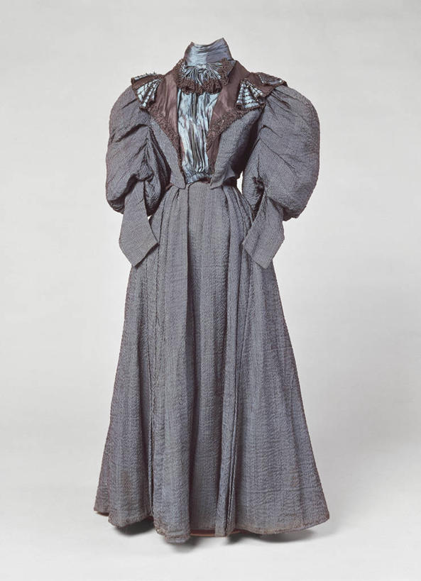 无人,竖图,时尚,灰色背景,服装,丝绸,衣服,灰色,摄影,服饰,衣着,穿着,意大利文化,衣饰,美术工艺,彩图,影棚拍摄,传统服装