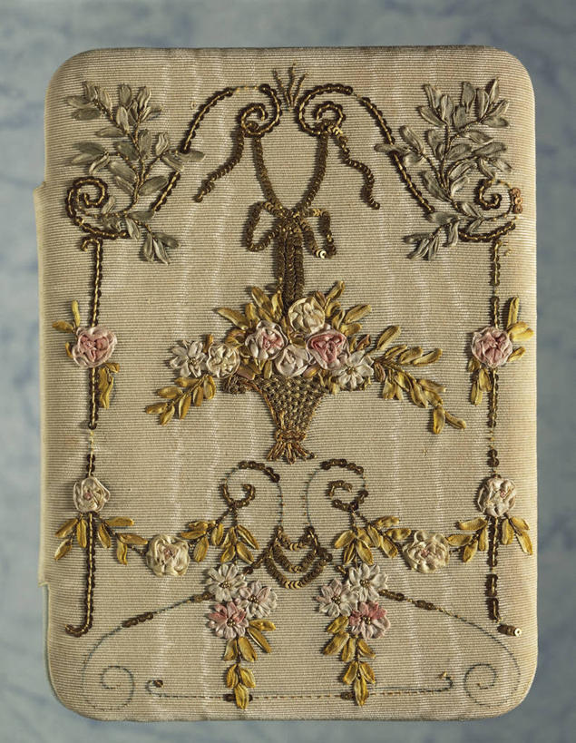 无人,竖图,纺织品,刺绣,波纹,花纹,装饰,丝绸,缎带,摄影,铜,零钱包,18世纪,式样,美术工艺,彩图,影棚拍摄,传统文化