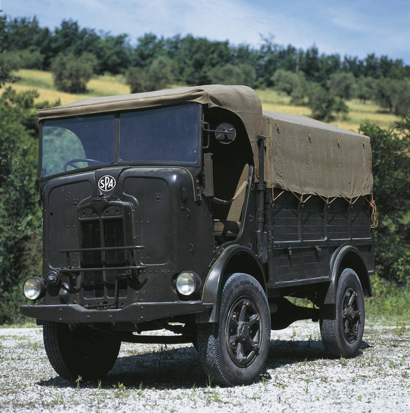 无人,竖图,方图,室外,白天,军事,历史,一个,绿色,运输,摄影,单个,工程,第二次世界大战,军用车,彩图