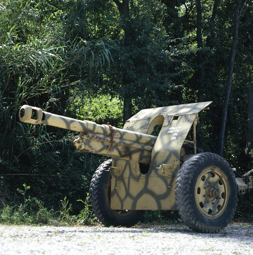 无人,竖图,方图,室外,白天,侧面,军事,历史,一个,绿色,摄影,单个,工程,第二次世界大战,榴弹炮,彩图