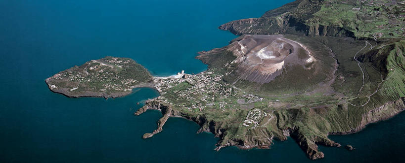 无人,横图,全景,俯视,航拍,室外,白天,火山,意大利,海岸线,火山口,城镇,摄影,地中海,鸟瞰,意大利文化,法国文化,伊奥利亚群岛,彩图,高角度拍摄,旅行