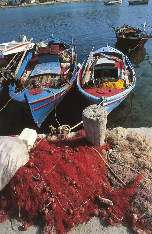 无人,竖图,室外,白天,船,希腊,欧洲,马其顿,停靠,渔船,图像,运输,摄影,停止,人造,地中海文化,南欧,停泊,主题,鱼网,暂停,停滞,构图,马其顿共和国,彩图,旅行,海港,时空,传统文化