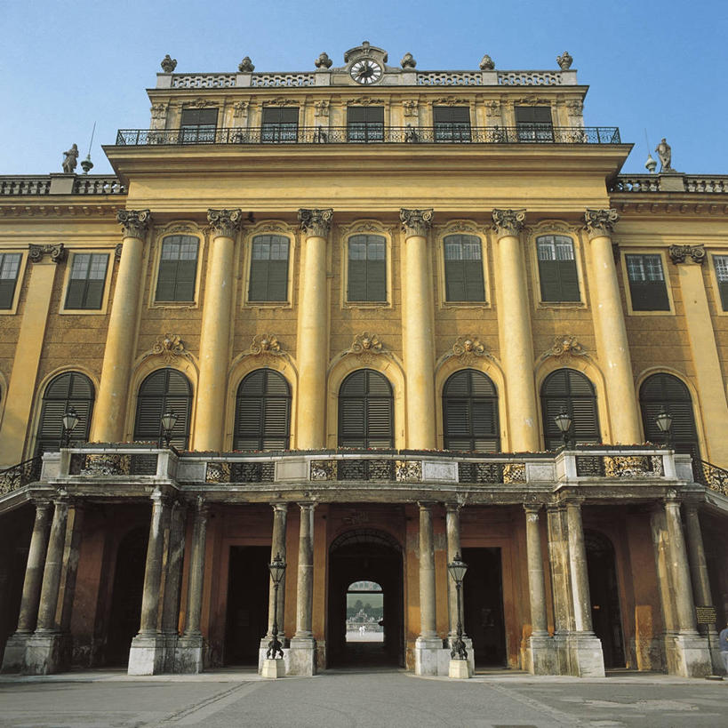 无人,宫殿,方图,室外,白天,仰视,城市,建筑,奥地利,欧洲,维也纳,柱子,城堡,拱门,首都,图像,历史,天空,地标建筑,摄影,人造,住房,风格,地中海文化,都市风光,主题,自然现象,豪宅,视角,中欧,构图,舍恩布龙宫,彩图,低角度拍摄,旅行,时空,传统文化