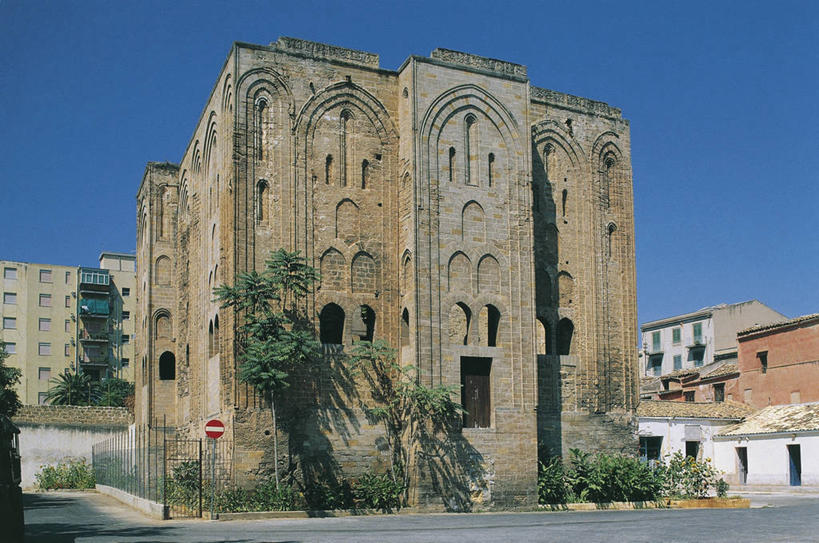 无人,宫殿,横图,室外,白天,植物,城市,建筑,路,指示牌,意大利,欧洲,标志,符号,文字,路边,图像,历史,标识,树,摄影,人造,西西里,地中海文化,都市风光,南欧,主题,交通标志,警告标志,构图,巴勒莫,彩图,旅行,时空,传统文化