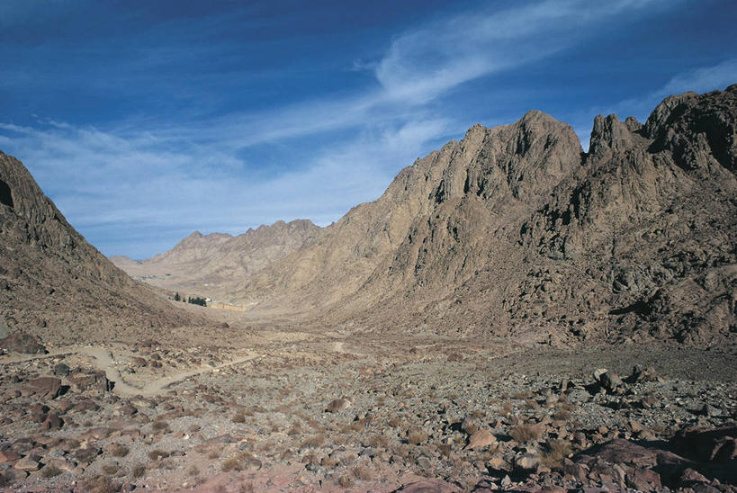 无人,横图,室外,白天,石头,山,山脉,峡谷,非洲,埃及,亚洲,石子,地形,云,山谷,图像,风景,天空,自然,摄影,气候,中东,岩层,地中海文化,主题,自然现象,北非,地貌,阿拉伯埃及共和国,金字塔之国,棉花之国,阿非利加洲,构图,西奈山,何烈山,摩西山,石块,岩石,彩图,旅行,时空,传统文化