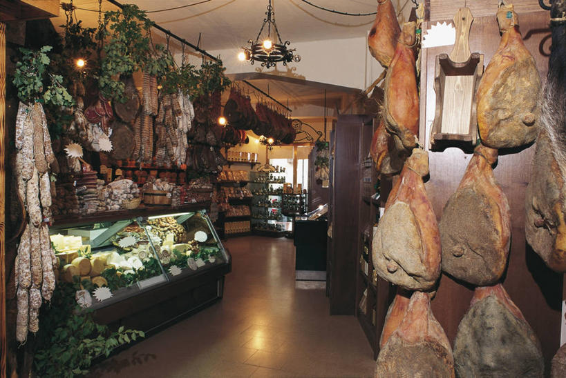 无人,商店,横图,室内,意大利,欧洲,许多,吊挂,悬挂,光,肉,食品,意大利食品,很多,挂,图像,猪肉,饮食,概念,摄影,地中海文化,南欧,主题,贩卖,意大利文化,零售店,构图,翁布里亚大区,佩鲁贾,彩图,旅行,时空,传统文化,商业活动