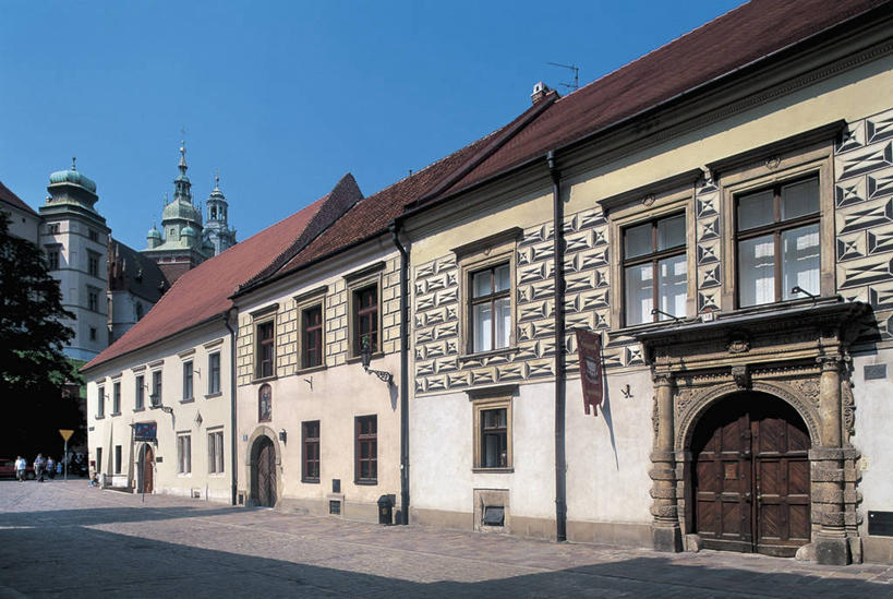 成年人,人群,横图,室外,白天,窗户,门,城市,建筑,街道,欧洲,波兰,阴影,朦胧,模糊,图像,蓝色,天空,地标建筑,摄影,年龄,人造,都市风光,主题,东欧,万里无云,构图,克拉科夫,小波兰省,彩图,旅行,时空