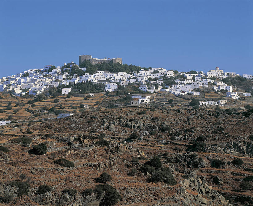 无人,横图,室外,白天,山,植物,城市,建筑,希腊,欧洲,城堡,房屋,城镇,图像,历史,树,天空,摄影,宗教,人造,住房,基督教,宗教建筑,地中海文化,都市风光,南欧,修道院,主题,爱琴海群岛,多德卡尼斯群岛,地貌,希腊共和国,万里无云,构图,佐泽卡尼索斯群岛,彩图,旅行,时空,帕特莫斯岛,传统文化,拔摩岛