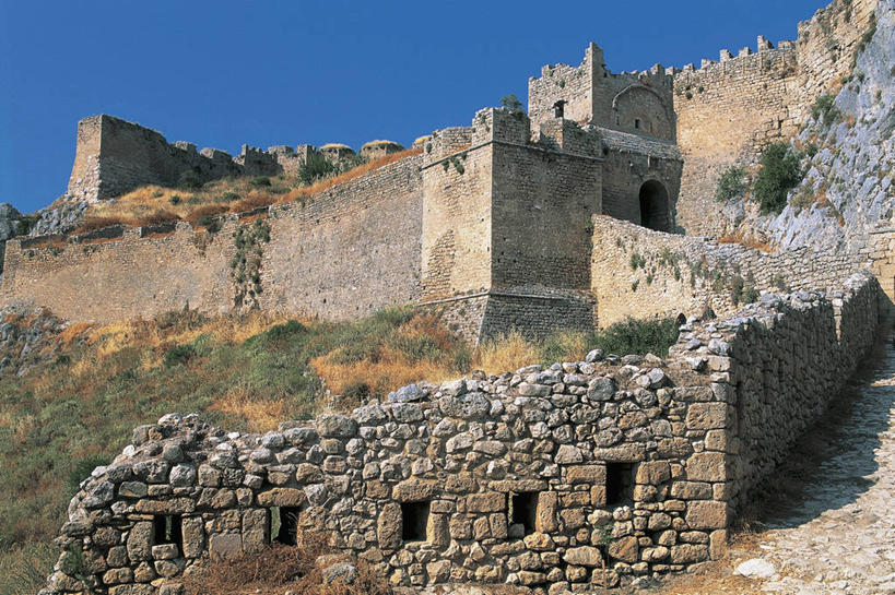 无人,横图,室外,白天,仰视,建筑,希腊,欧洲,围墙,图像,石墙,草,天空,概念,摄影,保护,人造,要塞,地中海文化,南欧,主题,视角,万里无云,构图,伯罗奔尼撒,科林斯湾,彩图,低角度拍摄,旅行,时空,传统文化