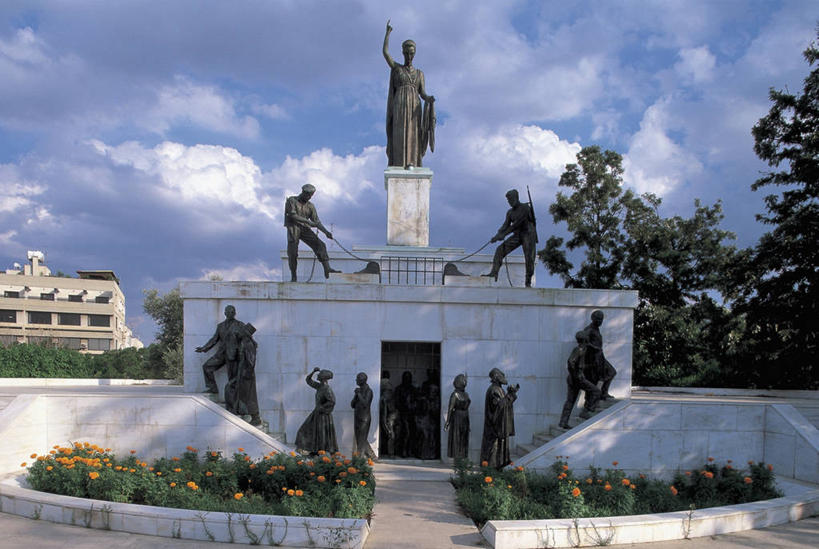 无人,横图,室外,白天,仰视,植物,雕塑,塞浦路斯,亚洲,阴影,雕像,云,纪念碑,首都,图像,历史,树,天空,摄影,人造,中东,地中海文化,南欧,主题,西亚,自然现象,视角,构图,塞浦路斯共和国,尼科西亚,彩图,低角度拍摄,旅行,时空,传统文化