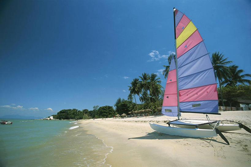 帆船,无人,横图,室外,白天,海洋,水,植物,船,马来西亚,亚洲,阴影,沙子,岛,地平线,水平线,云,图像,树,天空,自然,交通工具,波浪,概念,运输,摄影,东南亚,宁静,人造,载具,主题,自然现象,地貌,构图,乔治镇,印度支那,马来西亚联邦,海滩,彩图,旅行,时空,双体船,槟榔屿州