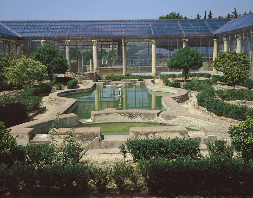 无人,横图,室外,白天,温泉,植物,建筑,喷泉,雕塑,意大利,欧洲,阴影,反射,雕像,柱子,图像,历史,古罗马,树,温泉池,摄影,人造,西西里,地中海文化,南欧,主题,古典风格,巴斯,构图,古代文明,恩纳省,彩图,旅行,罗马浴场,时空,传统文化