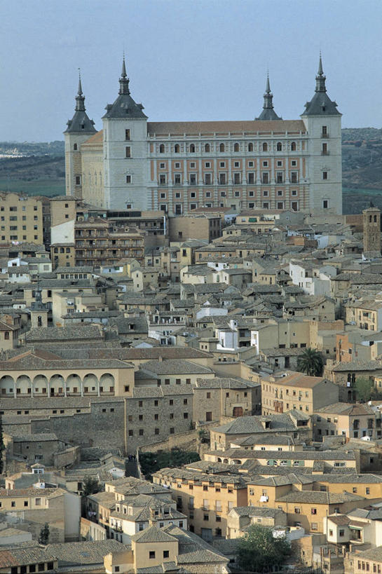 无人,竖图,俯视,室外,白天,度假,美景,城市风光,城市,建筑,西班牙,欧洲,城堡,屋顶,景观,塔,图像,娱乐,蓝色,天空,享受,休闲,景色,放松,摄影,人造,地中海文化,都市风光,主题,视角,伊比利亚半岛,万里无云,托莱多,构图,托莱多省,彩图,高角度拍摄,旅行,时空,传统文化