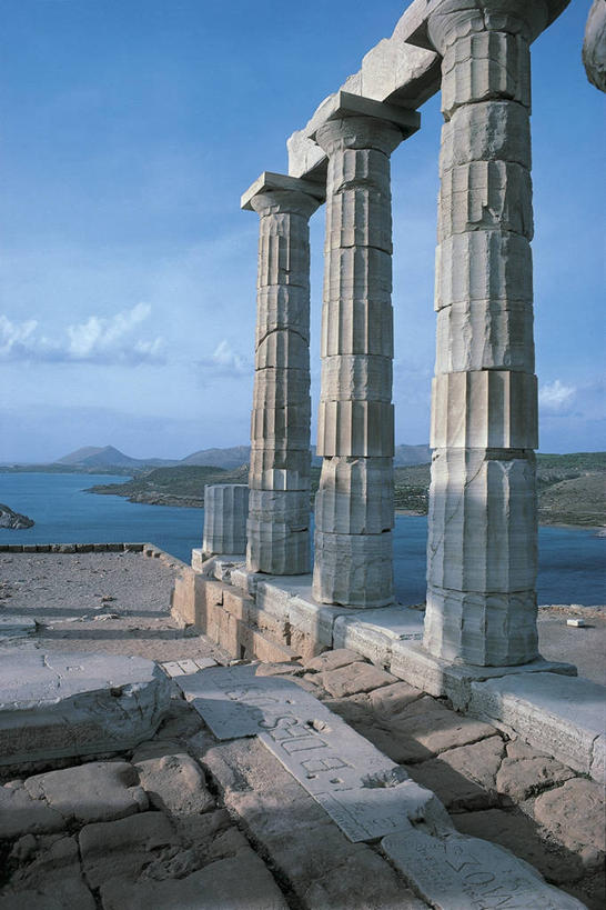 无人,寺庙,竖图,室外,白天,建筑,希腊,欧洲,柱子,云,首都,图像,历史,废墟,天空,地标建筑,摄影,考古学,人造,宗教建筑,地中海文化,南欧,希腊文化,主题,自然现象,古典风格,构图,古代文明,阿提卡,中部希腊大区,彩图,旅行,时空,传统文化,多利安式,状态