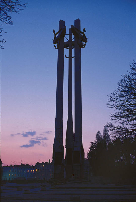 无人,竖图,室外,植物,城市,建筑,欧洲,波兰,柱子,纪念碑,图像,树,天空,黄昏,地标建筑,概念,运输,摄影,纪念,留念,死亡,人造,都市风光,提示,主题,剪影,怀念,政治,自然现象,逆光,东欧,中欧,构图,波兰共和国,格但斯克,彩图,旅行,彼得哥什,时空