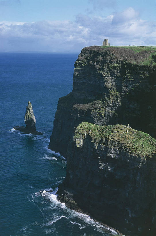 无人,竖图,室外,白天,旅游,度假,海洋,美景,水,欧洲,地平线,海岸线,景观,水平线,悬崖,云,图像,娱乐,风景,天空,自然,地标建筑,享受,休闲,概念,景色,大西洋,放松,摄影,宁静,自然风光,北欧,主题,自然现象,芒斯特省,爱尔兰共和国,构图,克莱尔郡,地质学,自然地理,岩石,彩图,旅行,时空,巴伦,爱尔兰文化