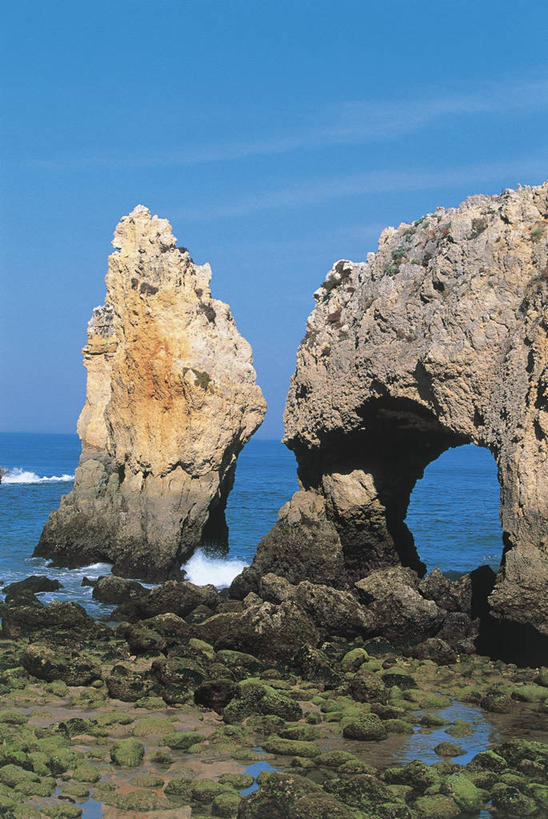 无人,竖图,室外,白天,海洋,水,葡萄牙,欧洲,地平线,水平线,宏伟,图像,蓝色,风景,天空,自然,概念,摄影,岩层,地中海文化,主题,自然现象,伊比利亚半岛,地貌,构图,法鲁,地质学,拉各斯,法鲁区,自然地理,海滩,岩石,彩图,旅行,时空,传统文化